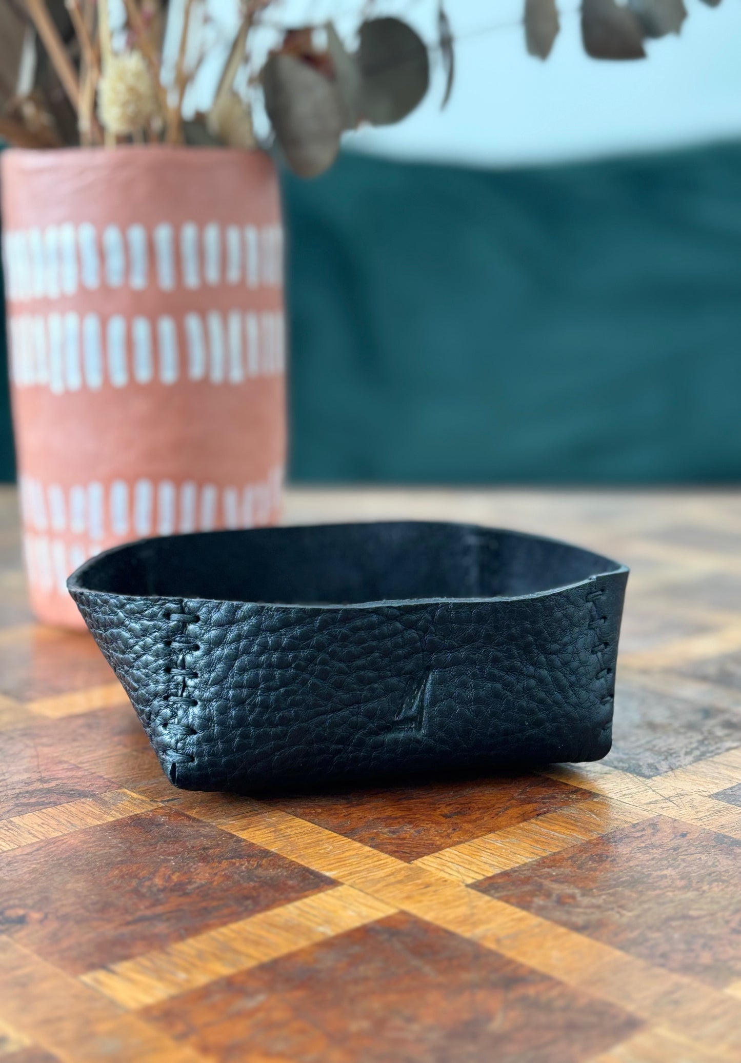 Jane - Grainy Black Bowl