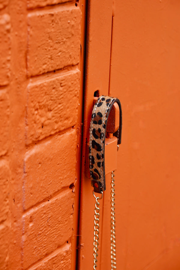 Leopard & Brown Essential
