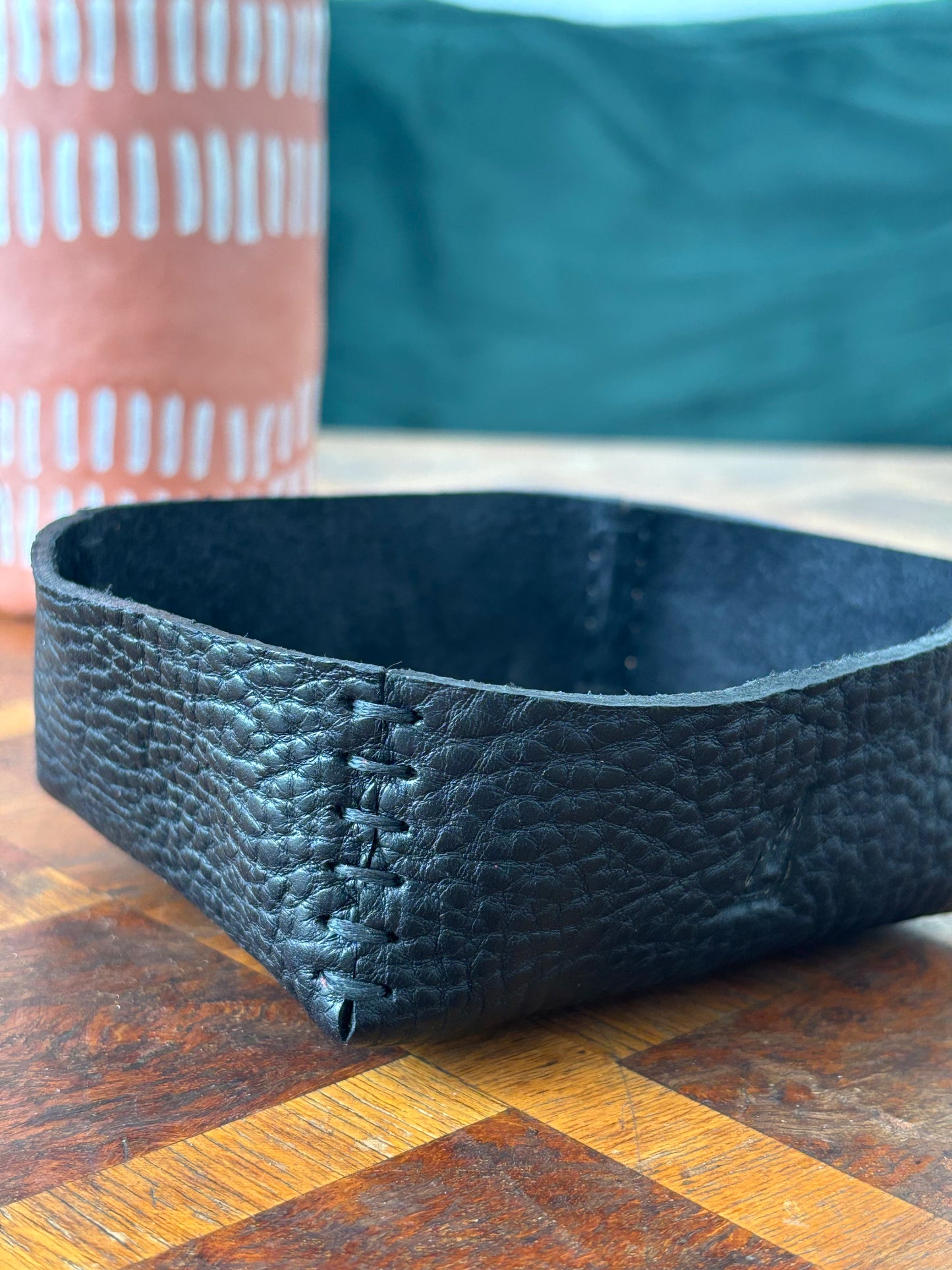Jane - Grainy Black Bowl